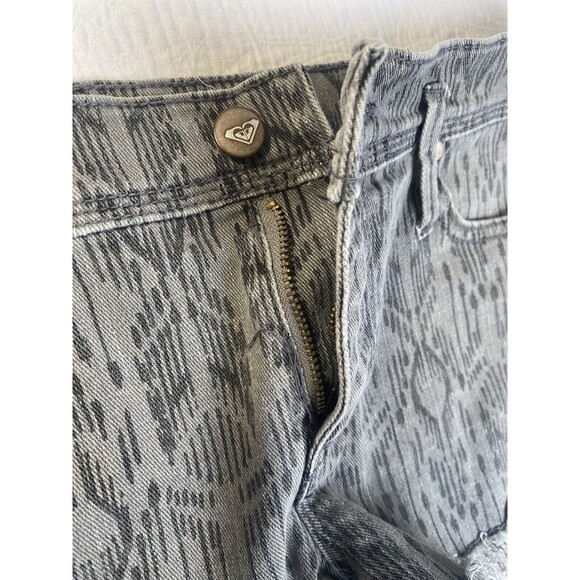 ROXY Denim Short Shorts Women Teen 9/29 Grey Native Distressed Low Rise Raw Hem - Picture 4 of 12